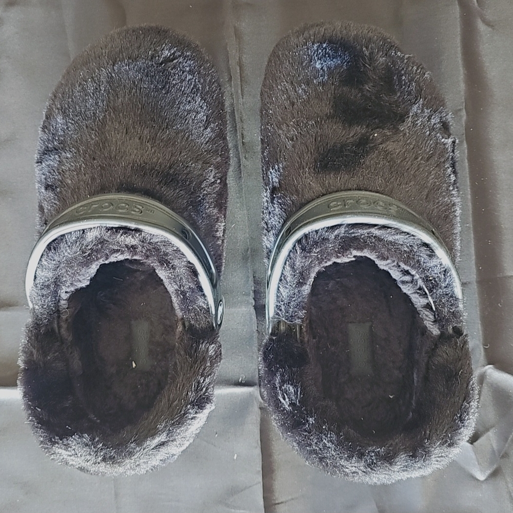 CROCS Furry Gray Slippers - Picture 2 of 3